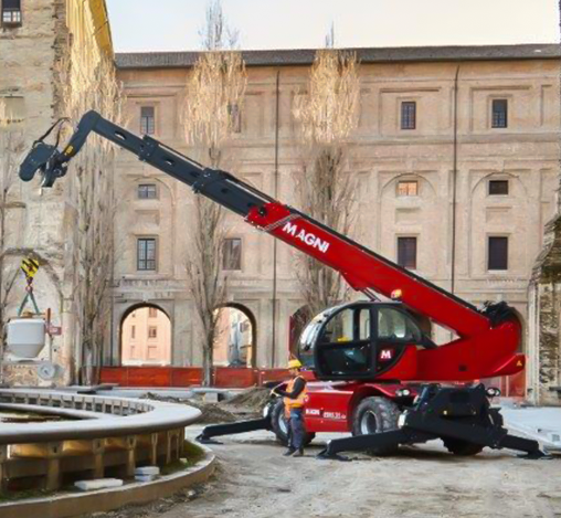 Heavy lift telehandler lifting materials